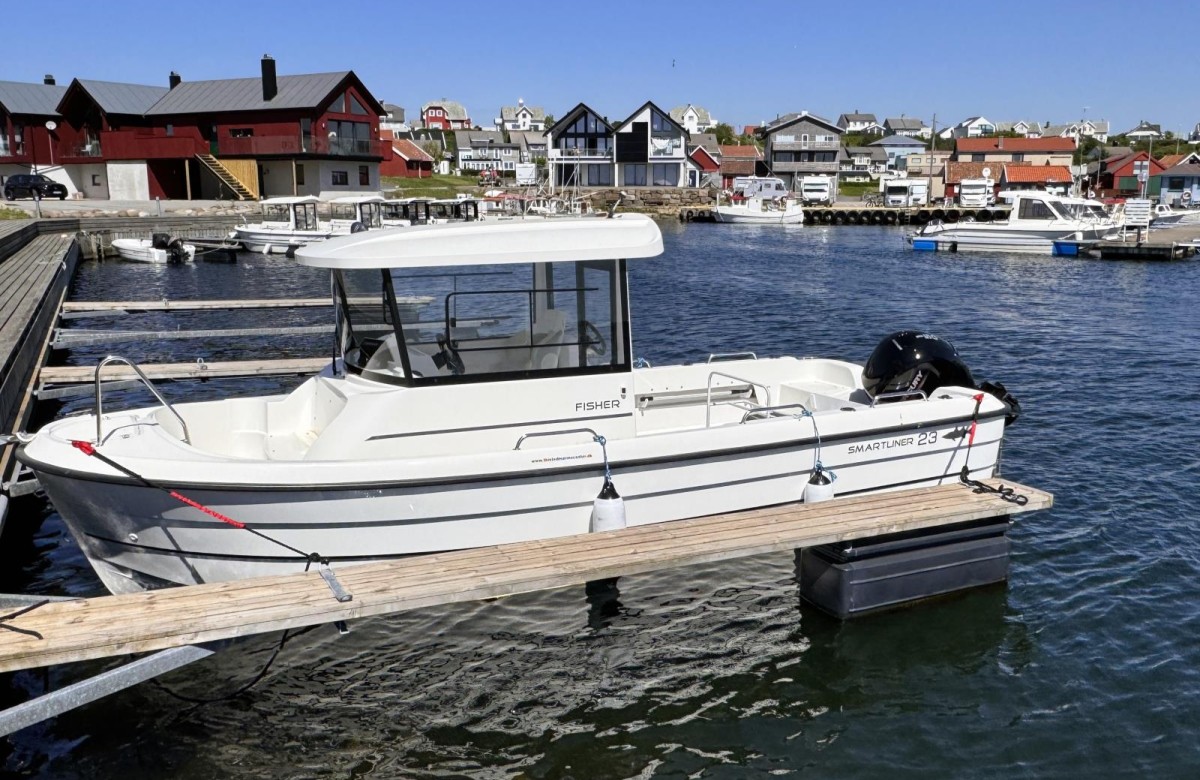 In in der Saison inklusive: 23 ft. Smartliner Fisher, 150 PS